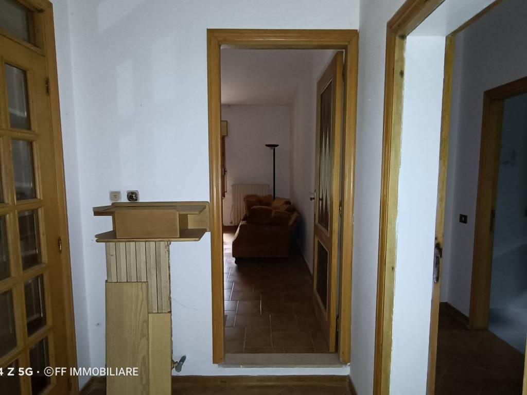 Casa indipendente a Serravalle di chienti in Via 1 Maggio - Foto 4