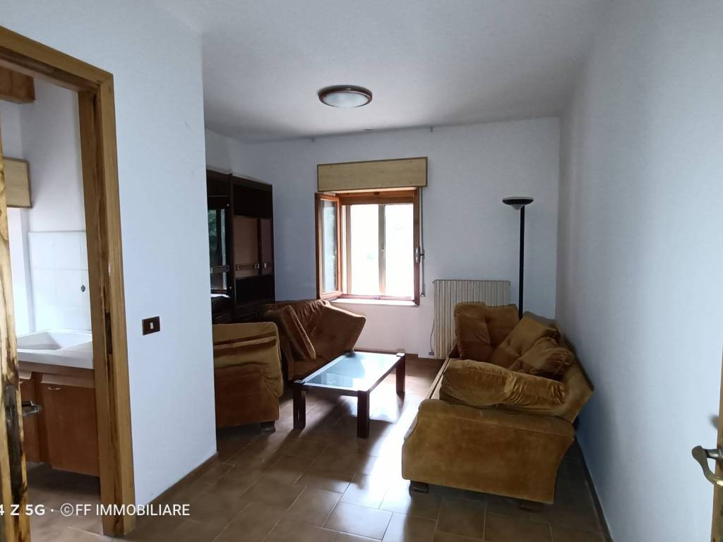 Casa indipendente a Serravalle di chienti in Via 1 Maggio - Foto 5