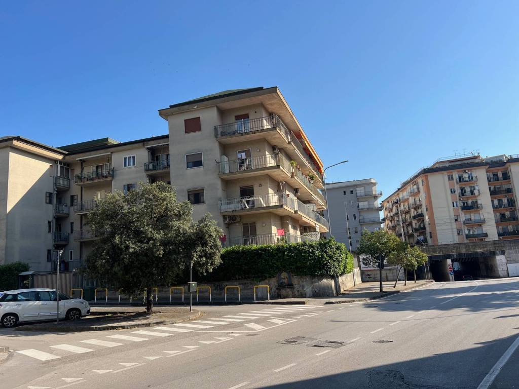 Appartamento a Salerno in Via Giovanni Plateario - Foto 2