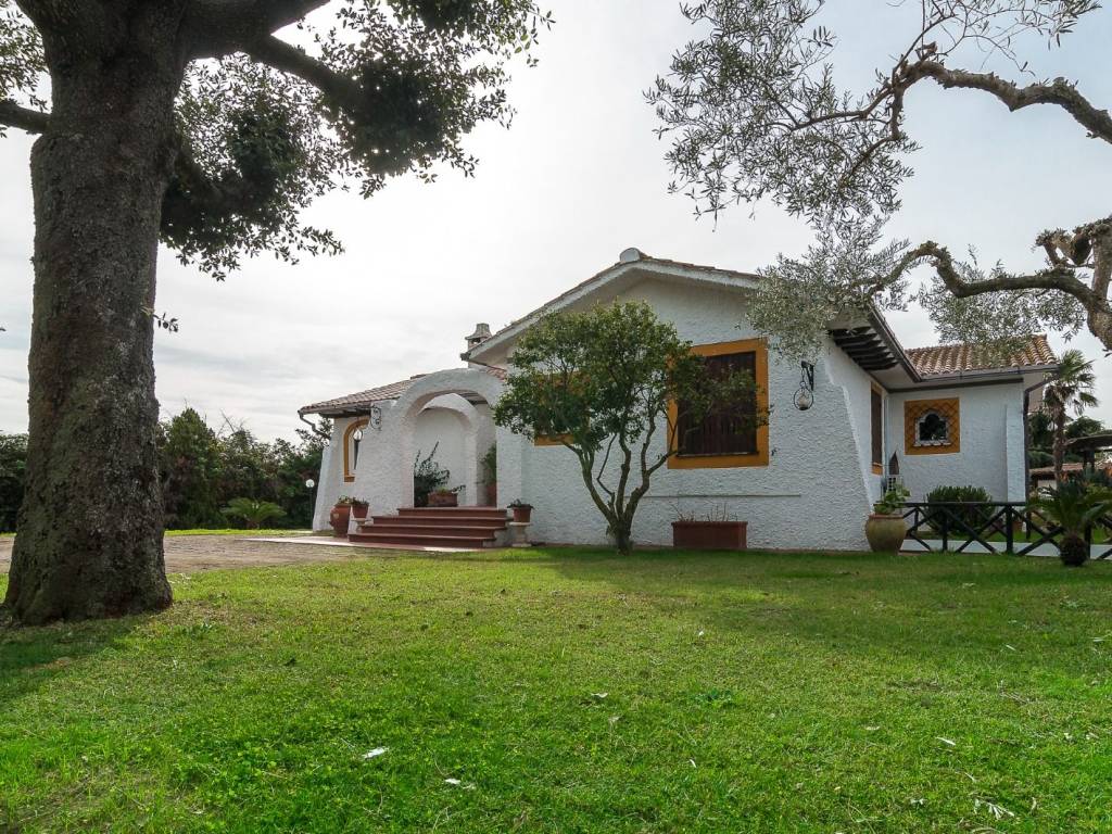 Villa a San felice circeo in Via Giacomo Leopardi - Foto 2