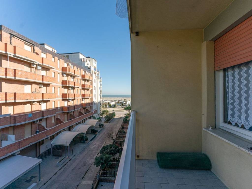 Appartamento a Comacchio in Viale dei Lecci, 81 - Foto 2