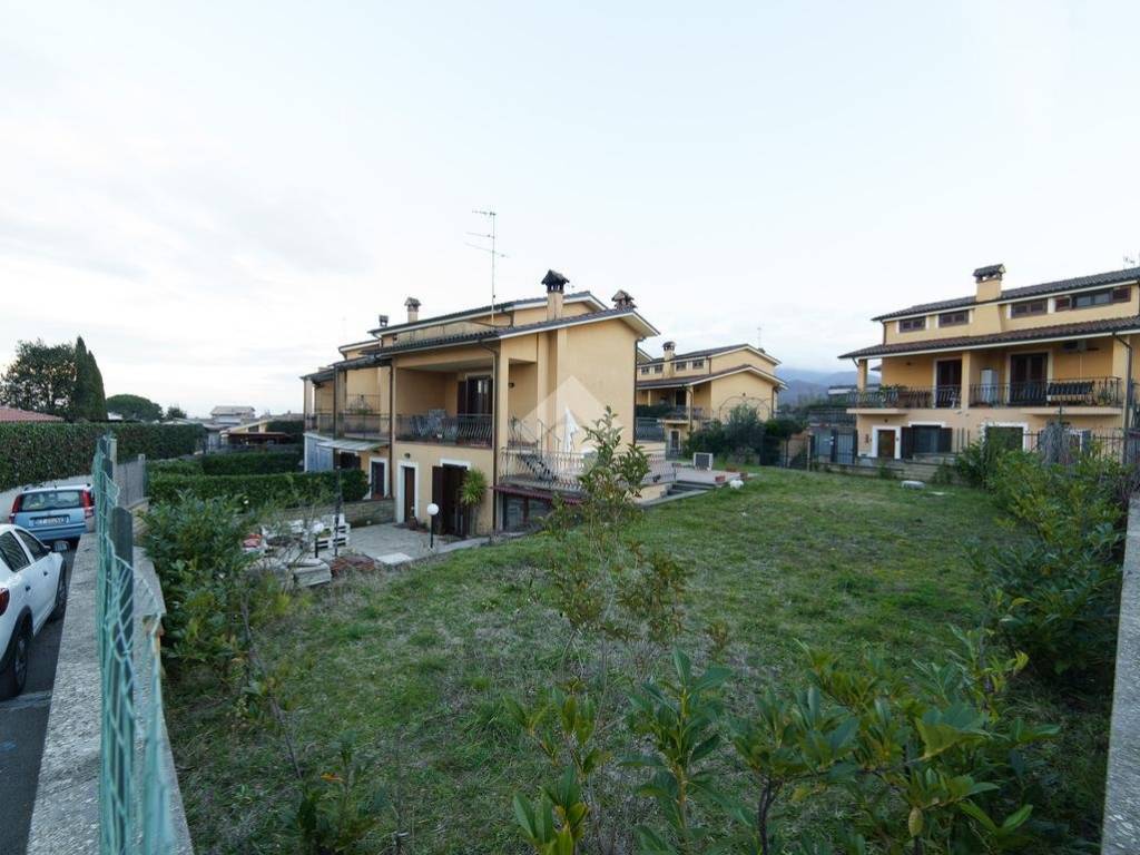 Villetta a schiera a Vitorchiano in Via dei biancospini - Foto 2