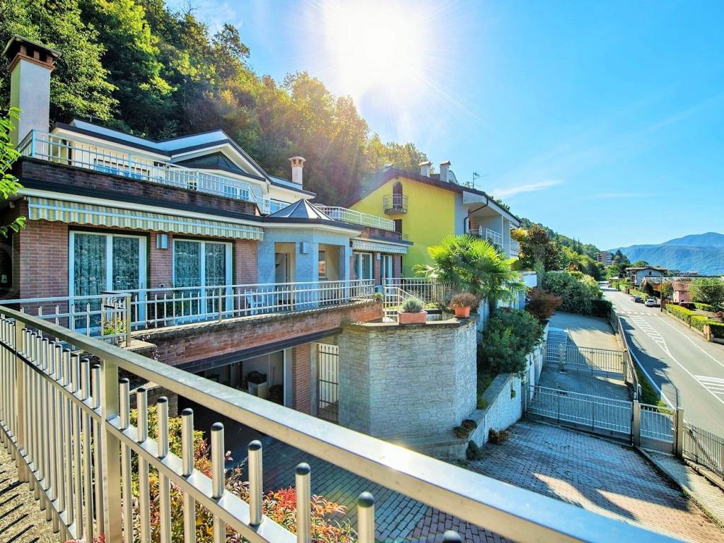 Villa a Omegna in Via Repubblica, 65 - Foto 2