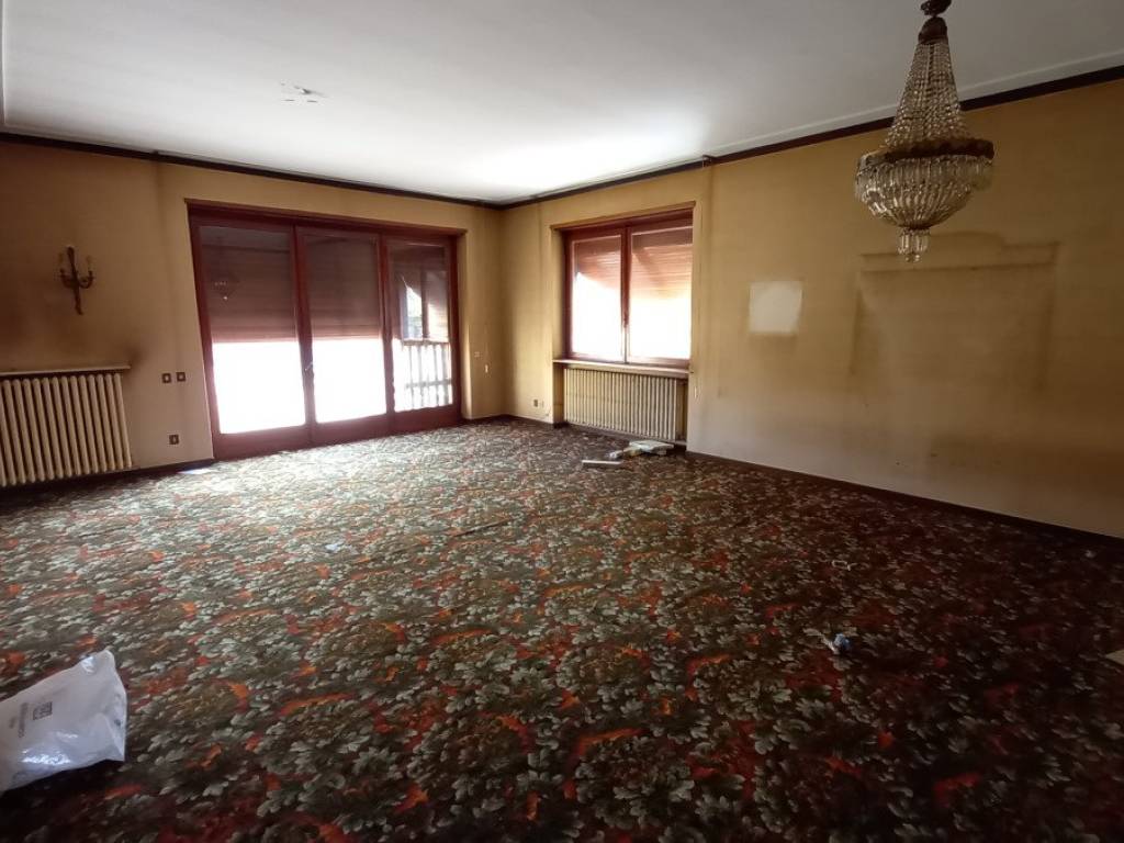 Villa a Oleggio in Corso Giacomo Matteotti, 73 - Foto 2