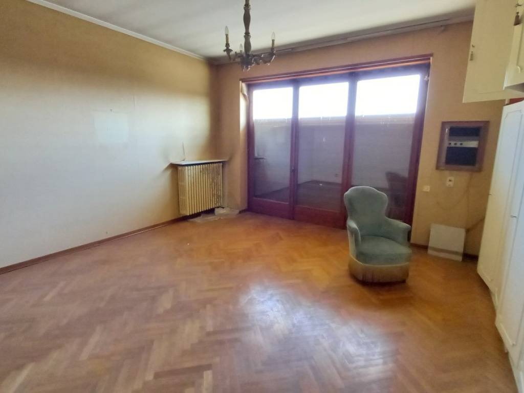 Villa a Oleggio in Corso Giacomo Matteotti, 73 - Foto 4