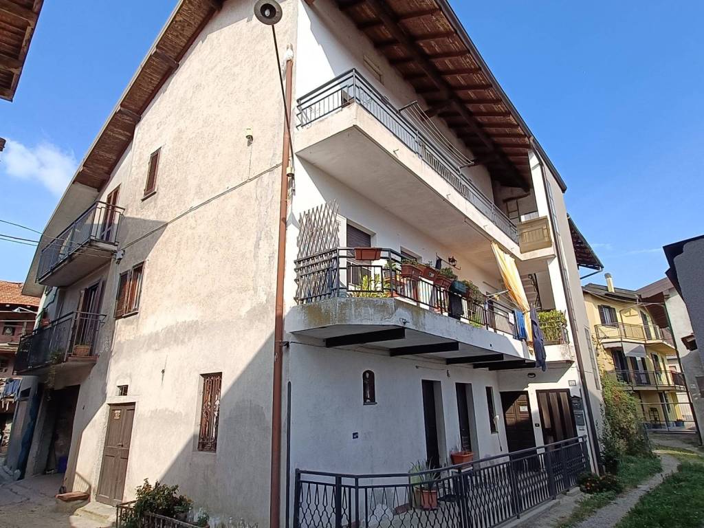 Appartamento a Borgomanero in Salita Colombaro - Foto 2