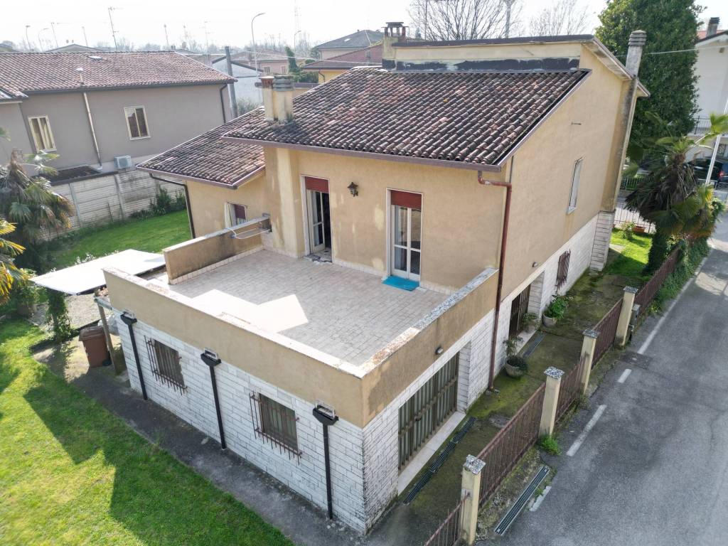 Villa a Asola in Via Dante Alighieri, 12 - Foto 2