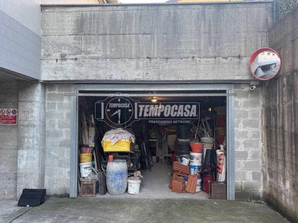 Box / garage a Como in Via Giovanni Battista Scalabrini 56 - Foto 2