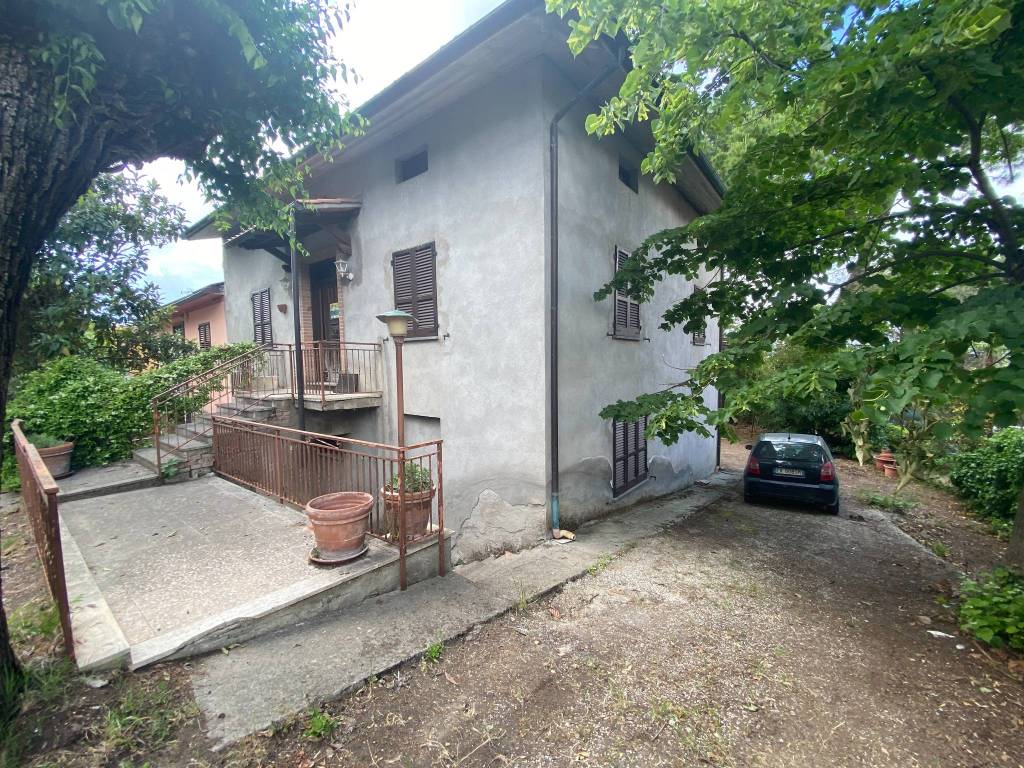 Casa indipendente a Castiglione del lago in Via dei Partigiani - Foto 2