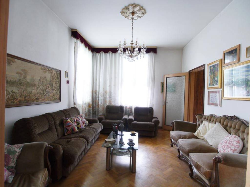 Villa a Sermide e felonica in Via Curtatone e Montanara - Foto 2