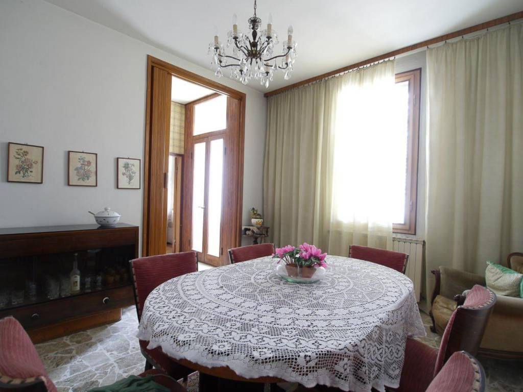 Villa a Sermide e felonica in Via Curtatone e Montanara - Foto 3