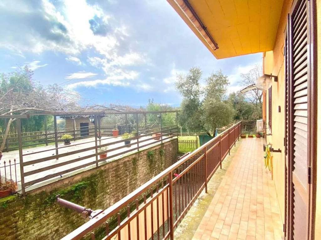 Appartamento a Sutri in Via Martiri Di Via Fani, 36 - Foto 2