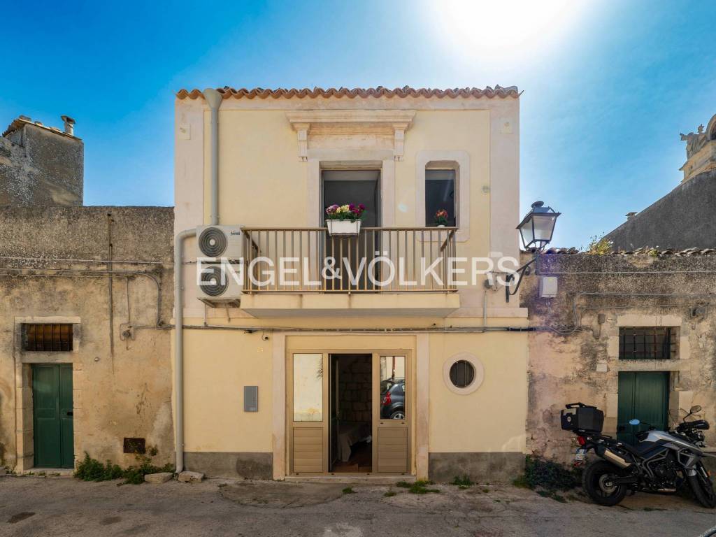 Appartamento a Modica in Via Camillo Finocchiaro Aprile, 9 - Foto 3