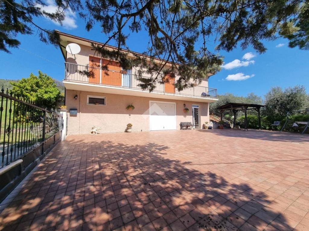 Casa indipendente a Teramo in SS 150 - Foto 3