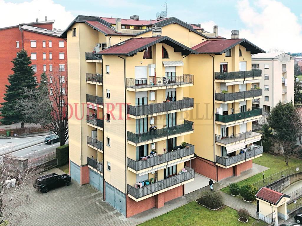 Appartamento a Gallarate in Via Tagliamento - Foto 2