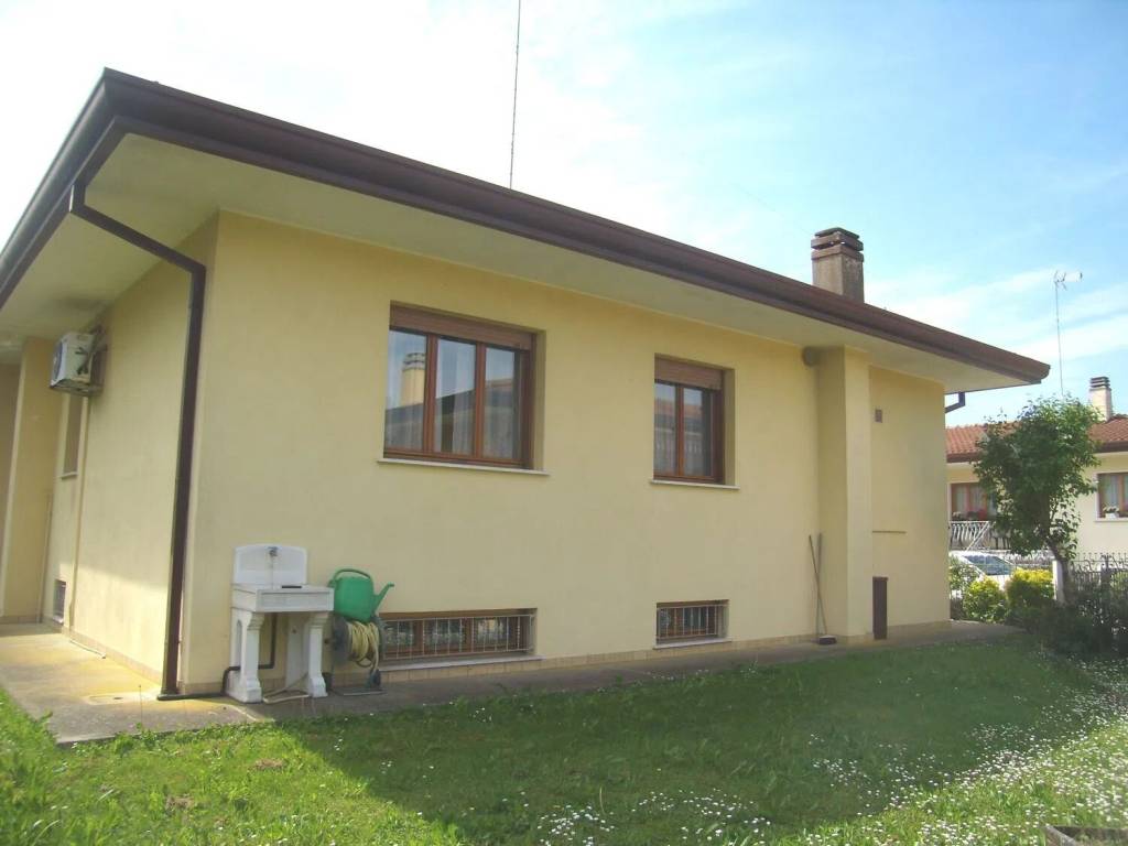 Villa a Prata di pordenone in Via Vittorio Emanuele Ii - Foto 2