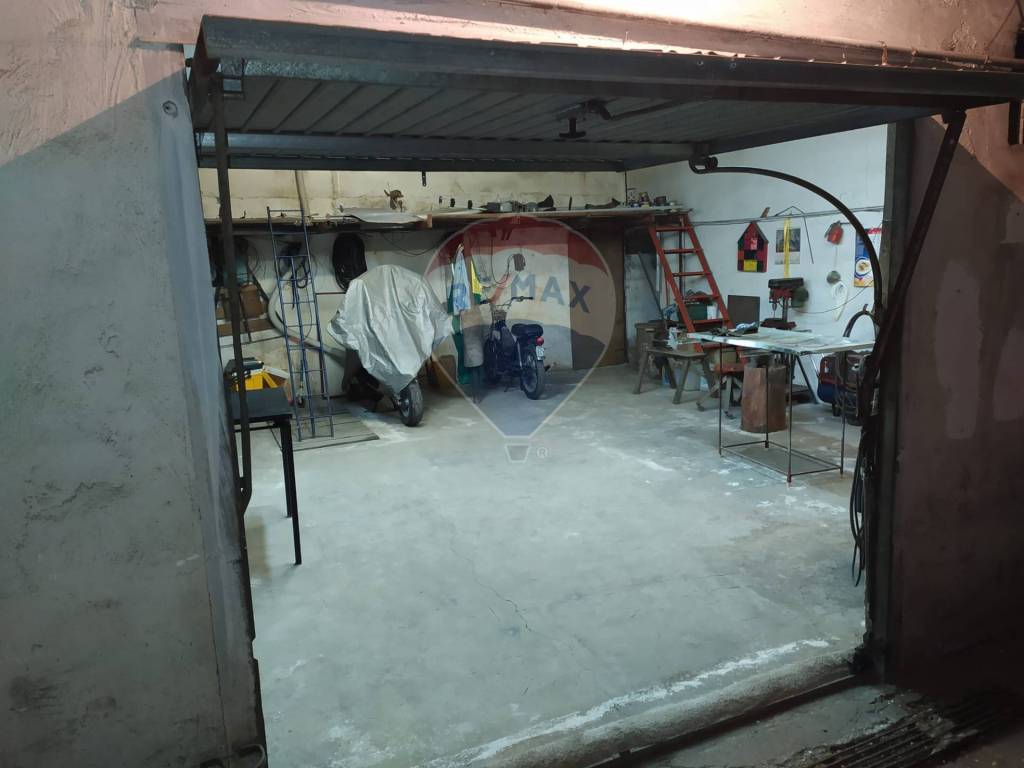 Box / garage a Mattinata in Via Don Luigi Sturzo, 1 - Foto 4