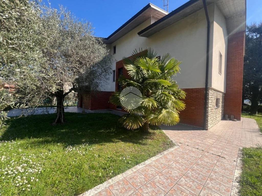 Villa a Corte franca in Via Alessandro Manzoni, 28 - Foto 3