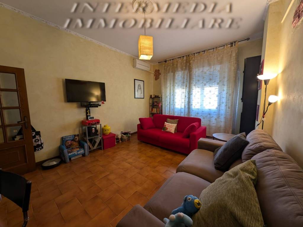 Appartamento a Montevarchi in Via Dante Alighieri - Foto 5