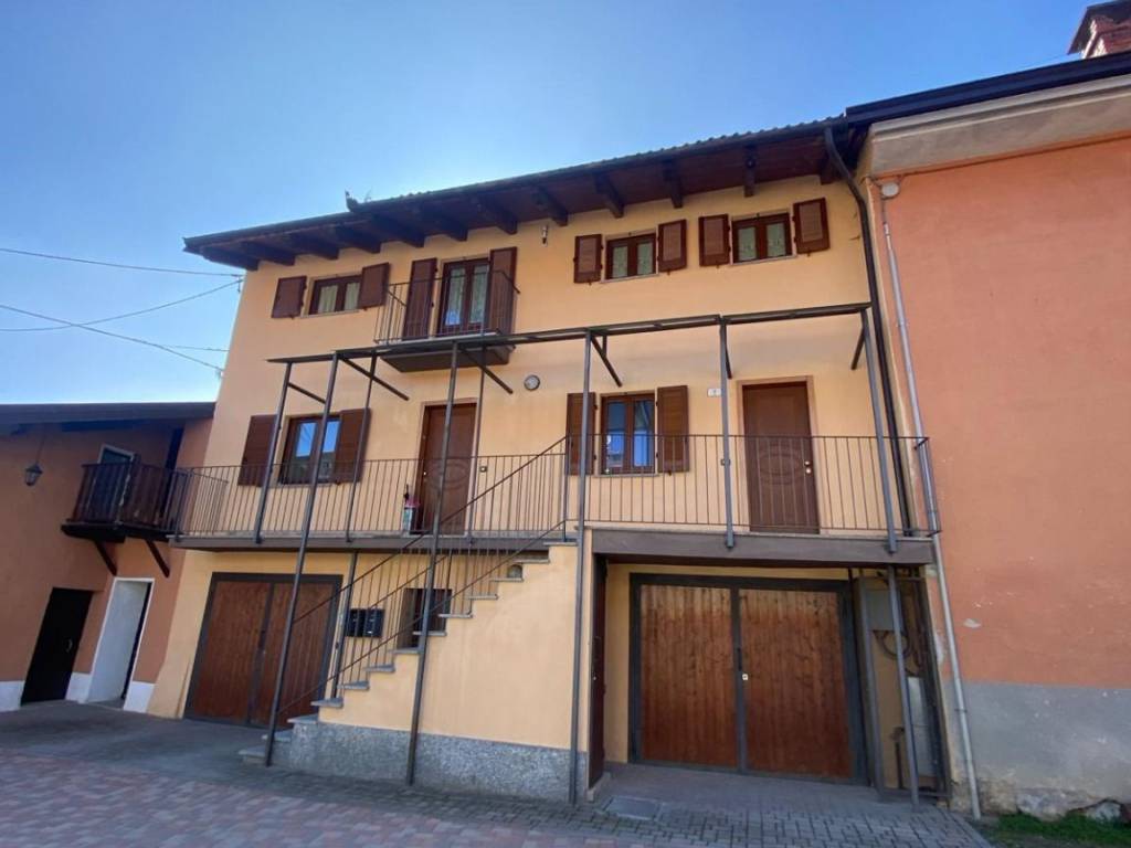 Appartamento a Roccasparvera in Via Stefano Viale - Foto 2