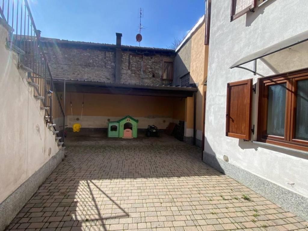 Appartamento a Roccasparvera in Via Stefano Viale - Foto 4