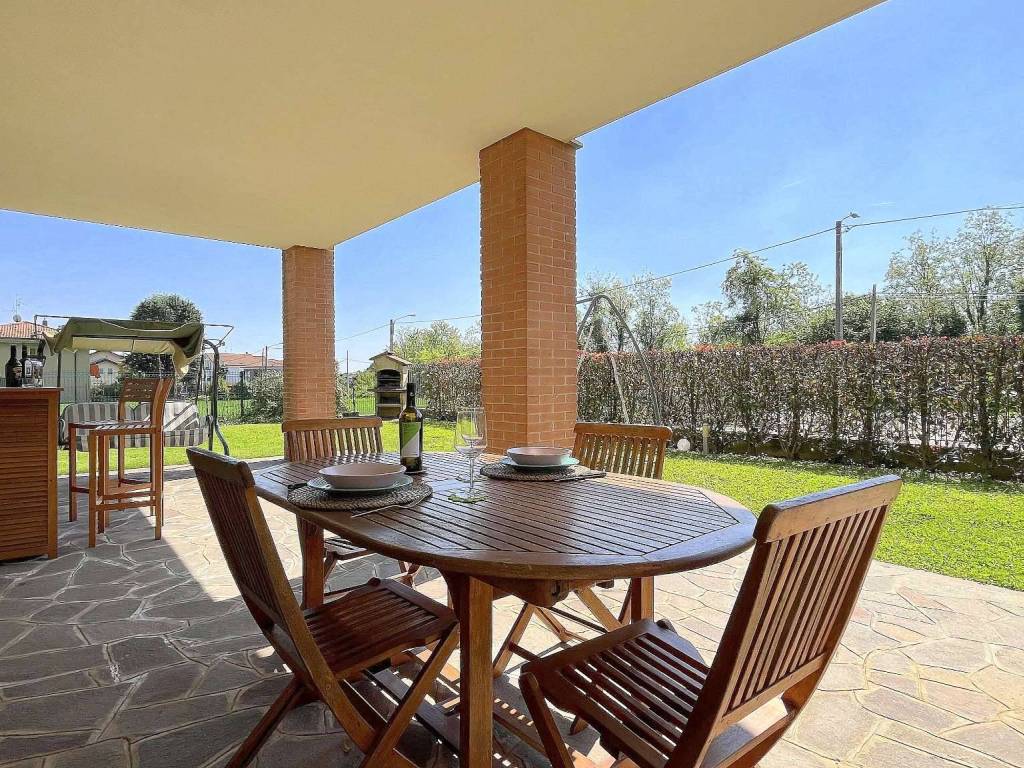 Appartamento a Casatenovo in via Ugo Foscolo 35 - Foto 2