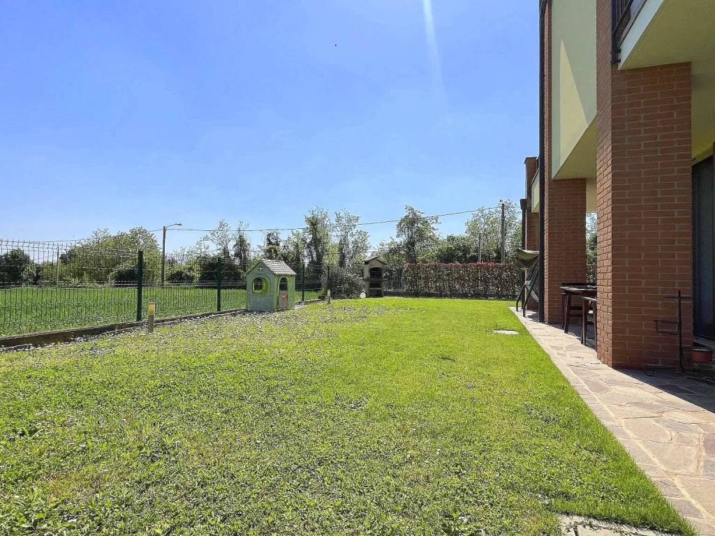 Appartamento a Casatenovo in via Ugo Foscolo 35 - Foto 5