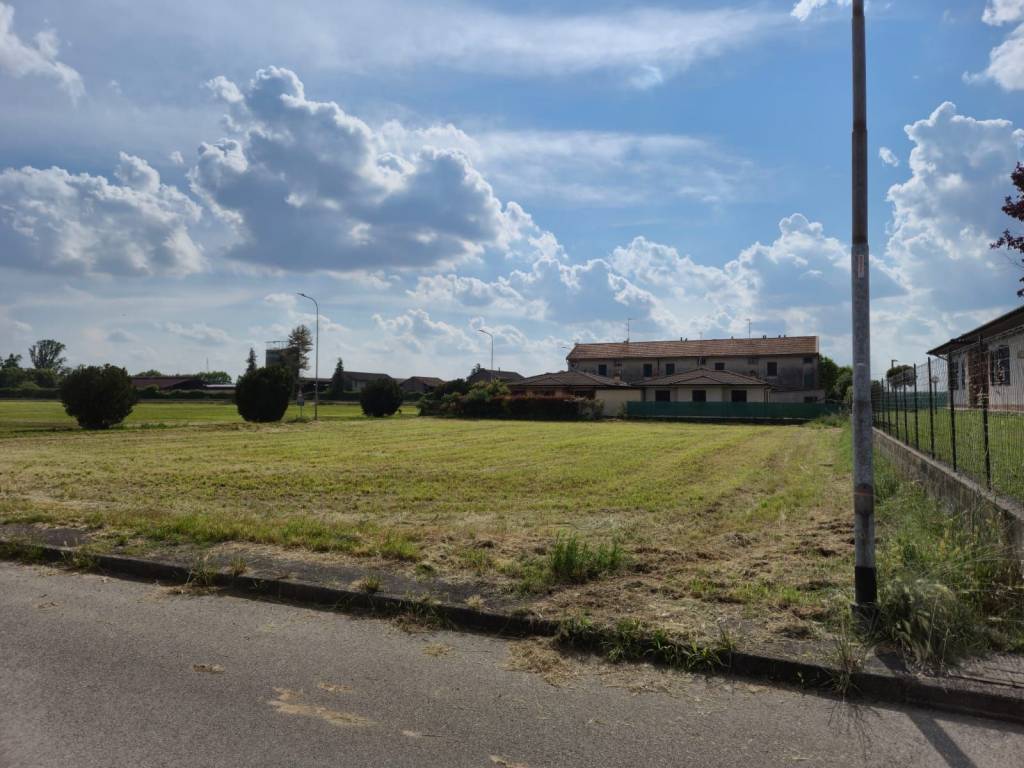 Terreno a Bertonico in Via Papa Giovanni XXIII - Foto 3