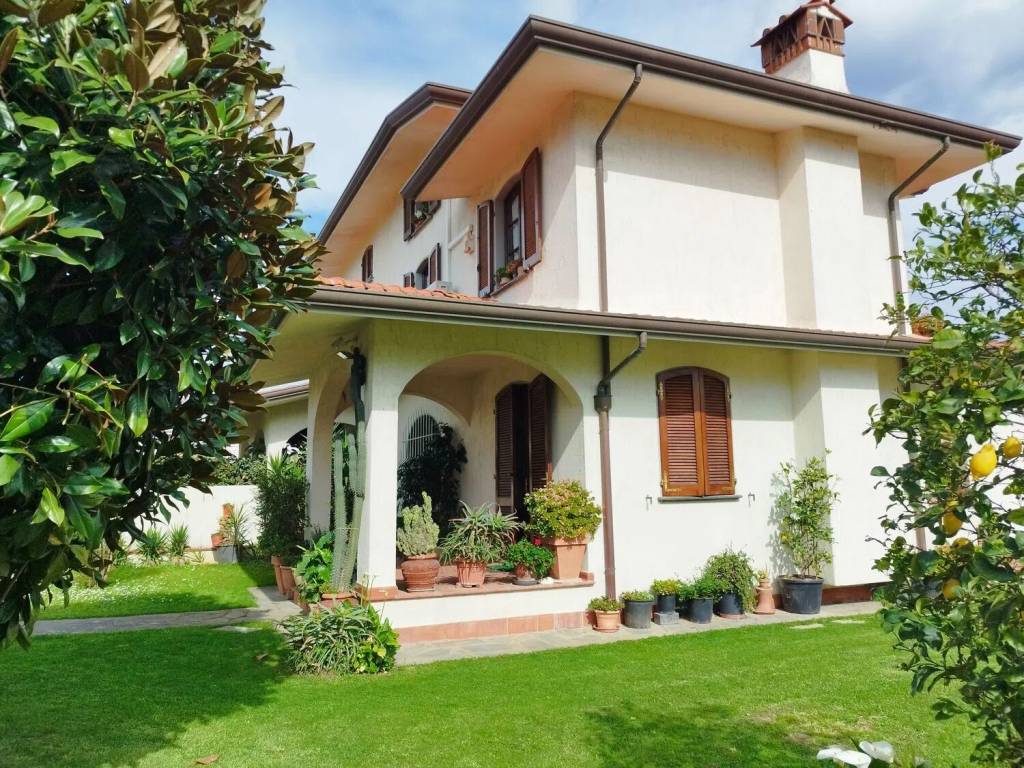 Villa a Camaiore in Via Italica - Foto 2