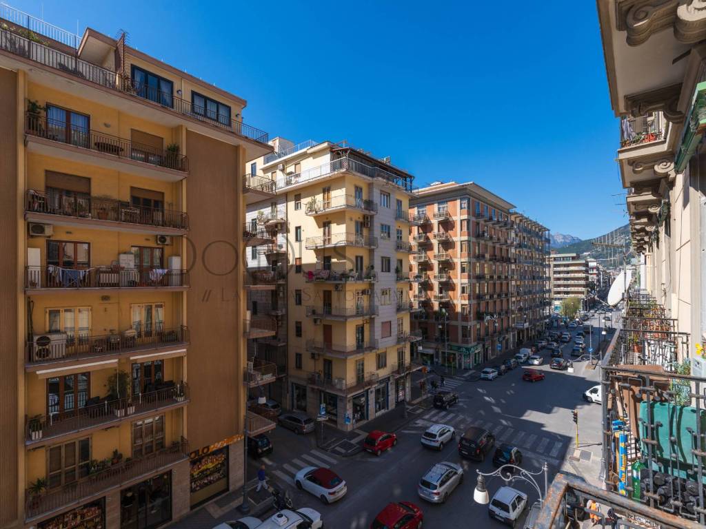 Appartamento a Salerno in Piazza Vittorio Veneto - Foto 2