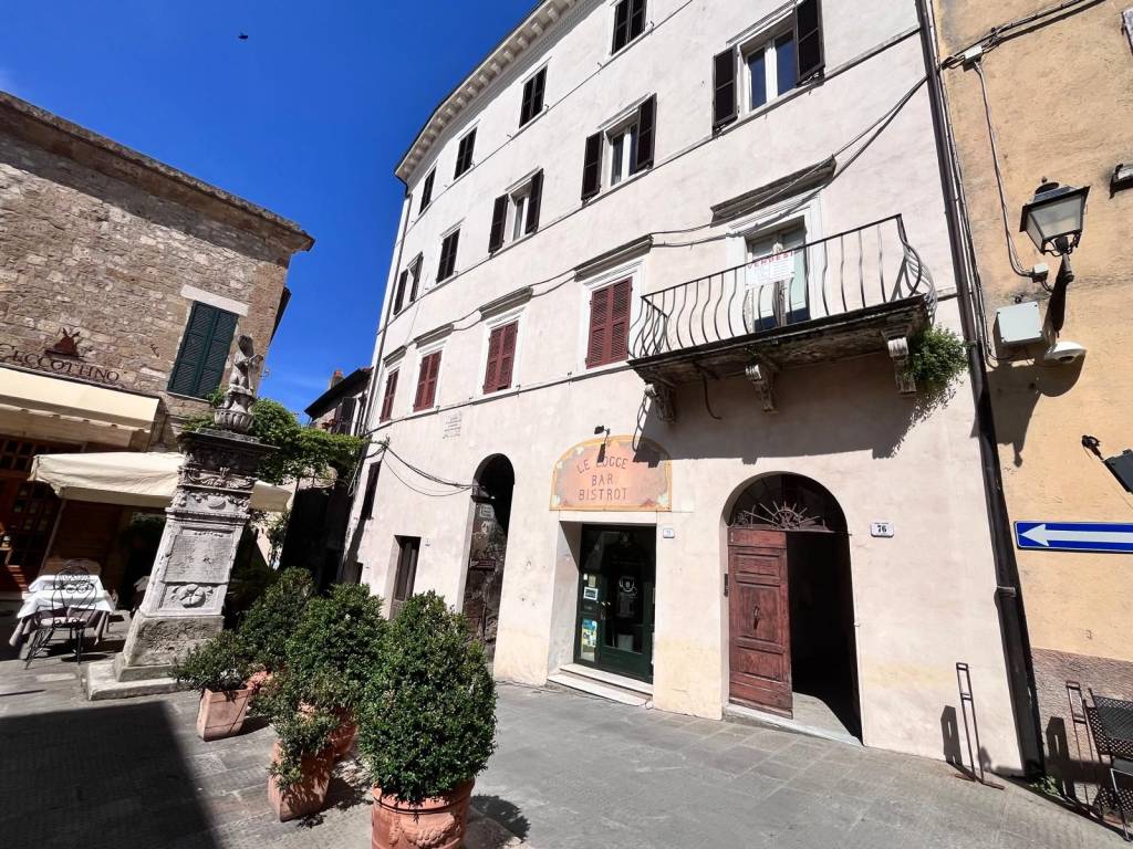 Appartamento a Pitigliano in Via Generale Orsini, 76 - Foto 2