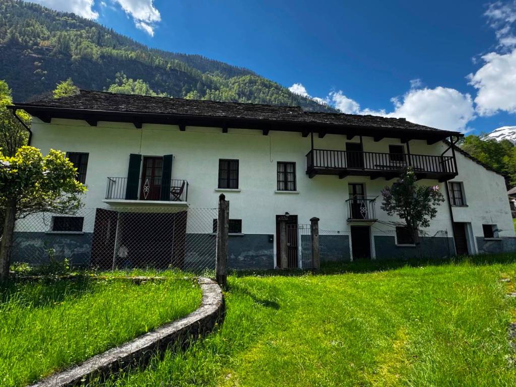 Casa indipendente a Antrona schieranco in Via Balzardi, 43 - Foto 2