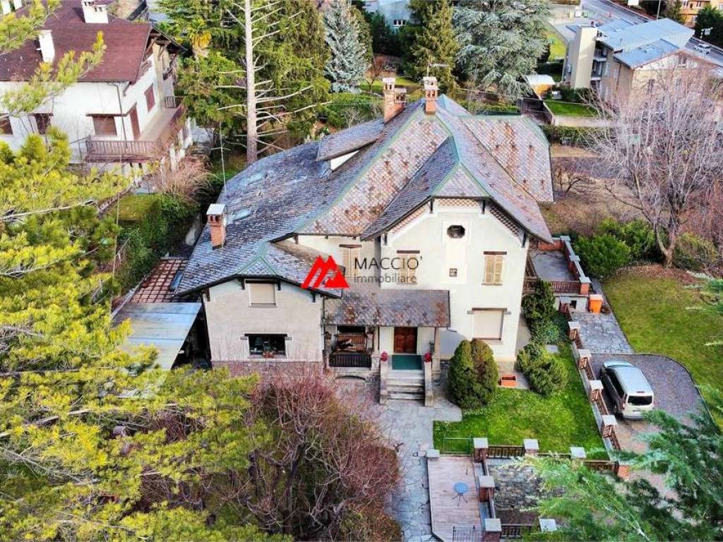 Villa a Aosta in Via A. Petigat Abbè, 4 - Foto 4