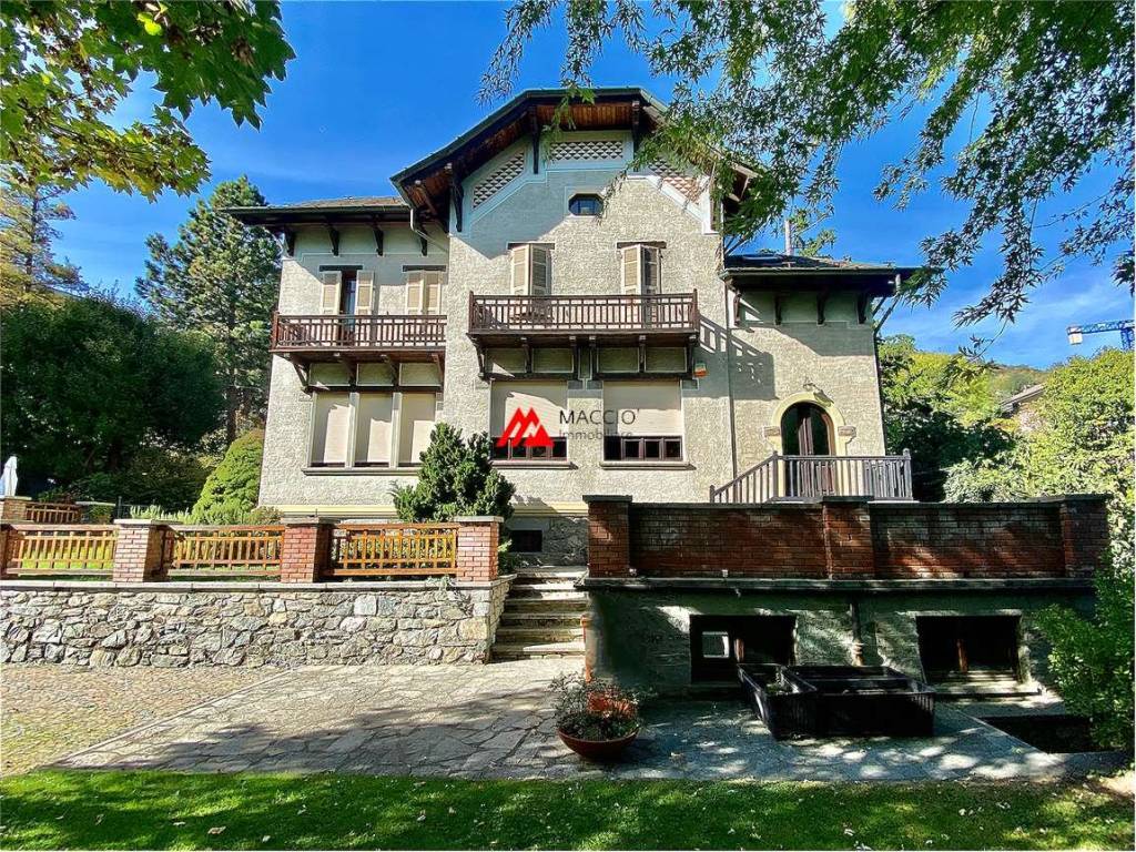 Villa a Aosta in Via A. Petigat Abbè, 4 - Foto 4