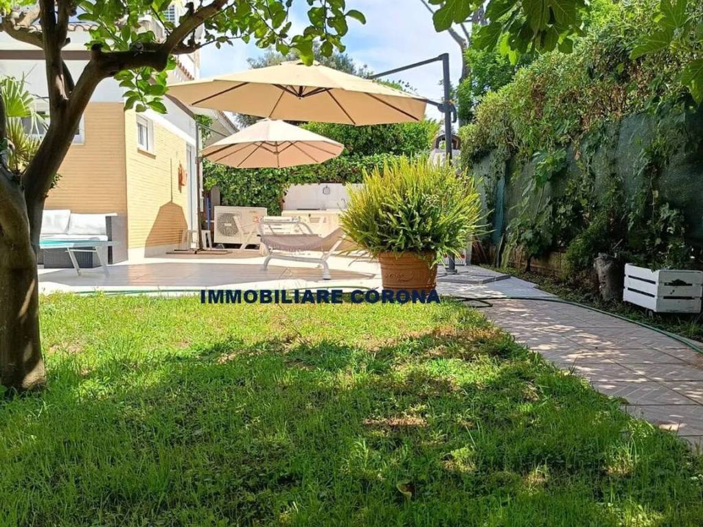 Villa a Terracina in Viale Vigna Luisa, 25 - Foto 2