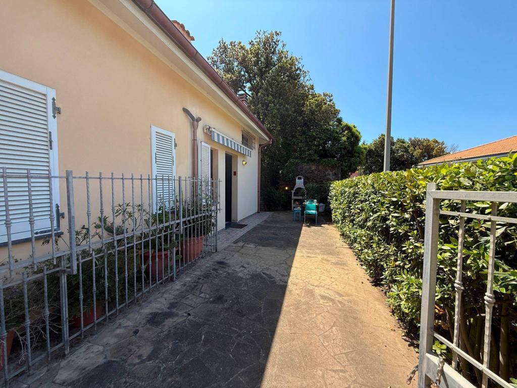 Casa indipendente a Rosignano marittimo in Via Aurelia, 1049 - Foto 2