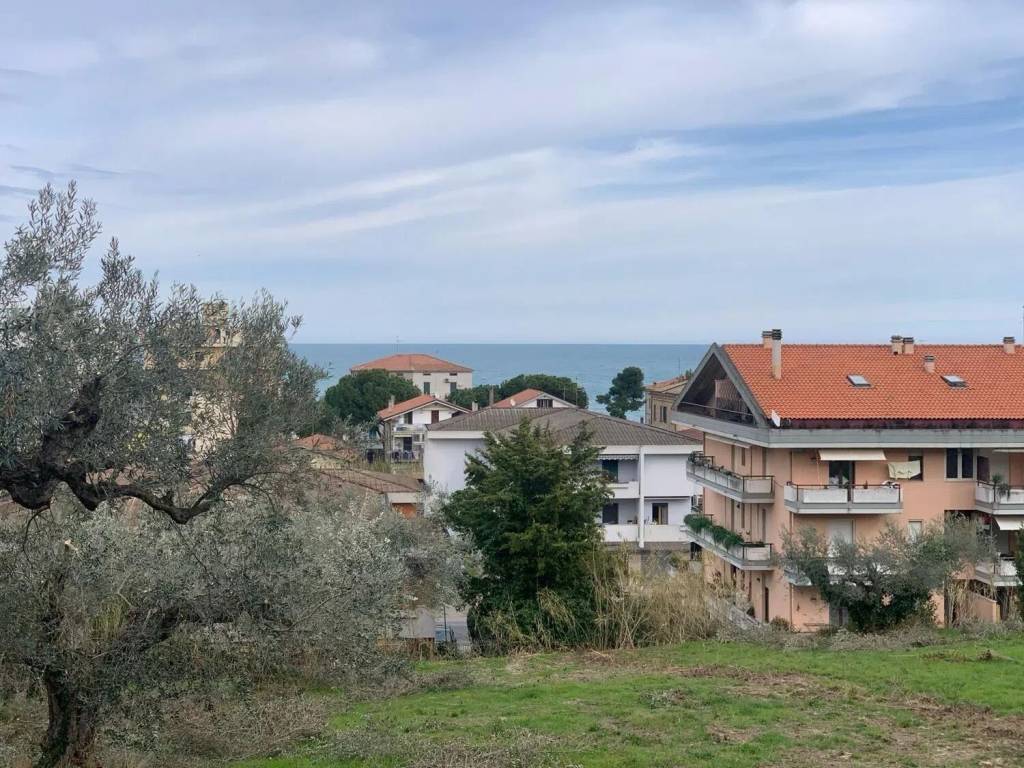 Terreno a Silvi in Via Dei Colli S.N.C. - Foto 3