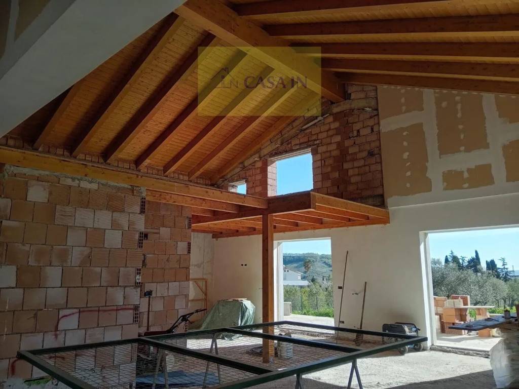 Villa a Loreto aprutino in Strada Senza Nome S.N.C. - Foto 4