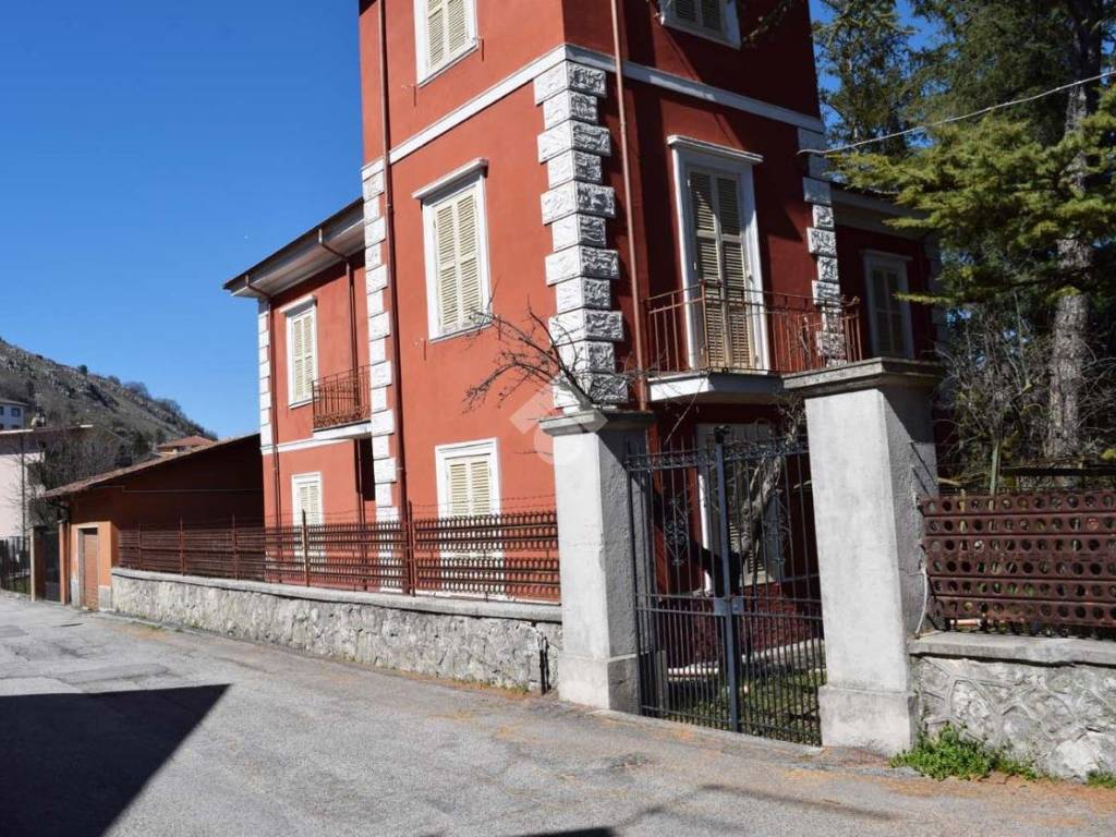 Villa a Tagliacozzo in Via Balilla, 19 - Foto 3