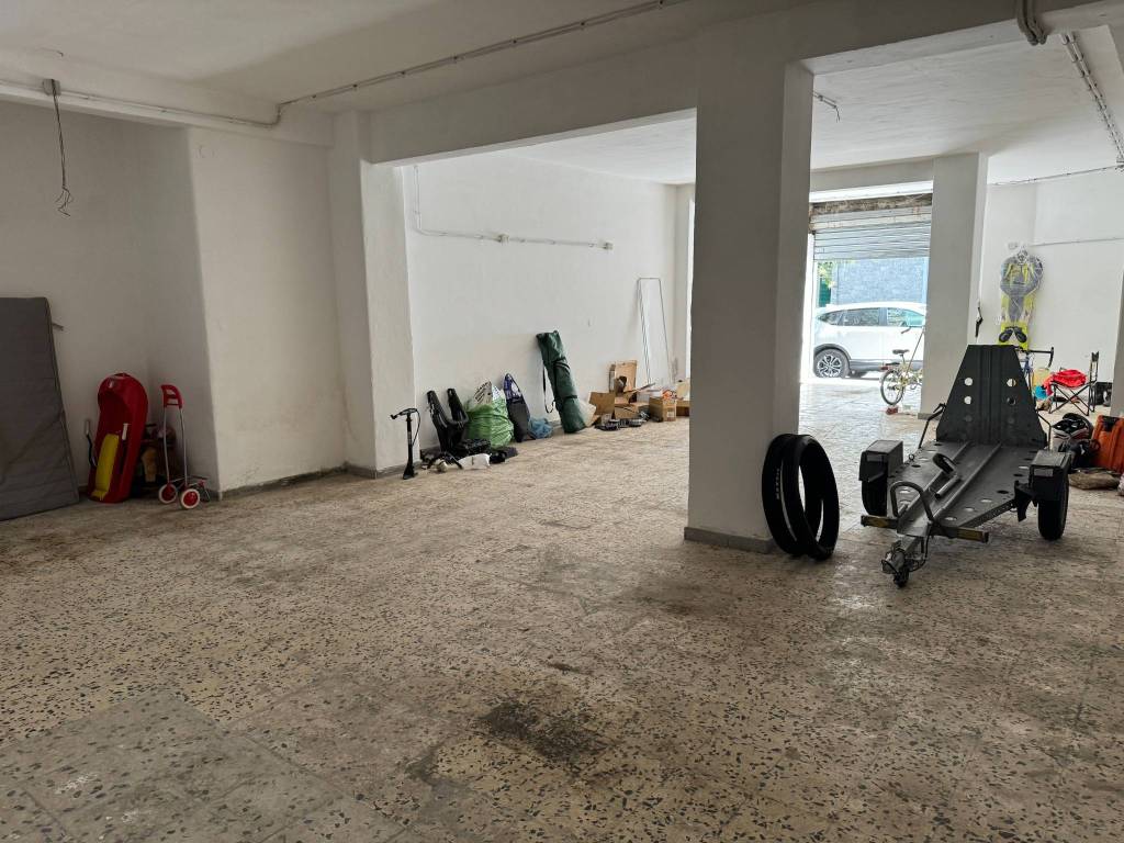 Box / garage a Salerno in Via Salvatore Calenda, 88 - Foto 2