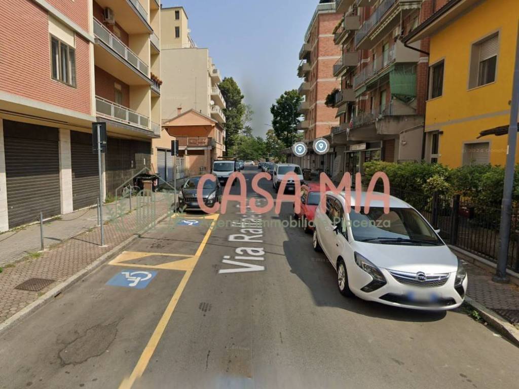 Box / garage a Piacenza in Via Raffaele Fulgosio - Foto 3