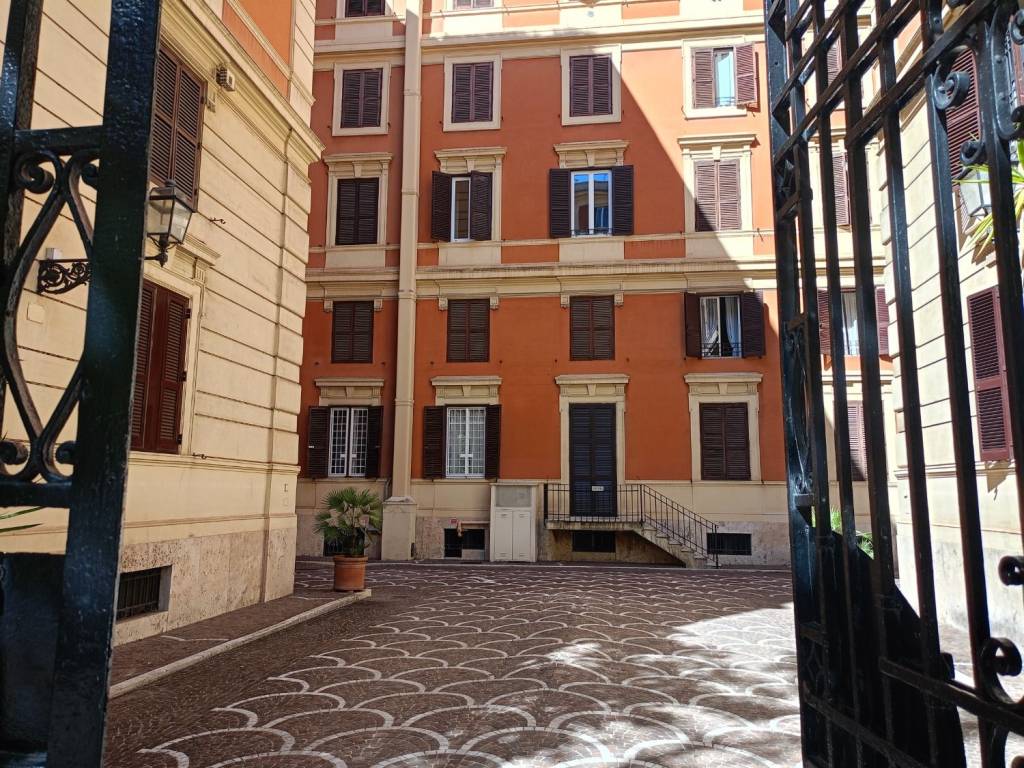 Appartamento a Roma in Via Umberto Biancamano - Foto 2