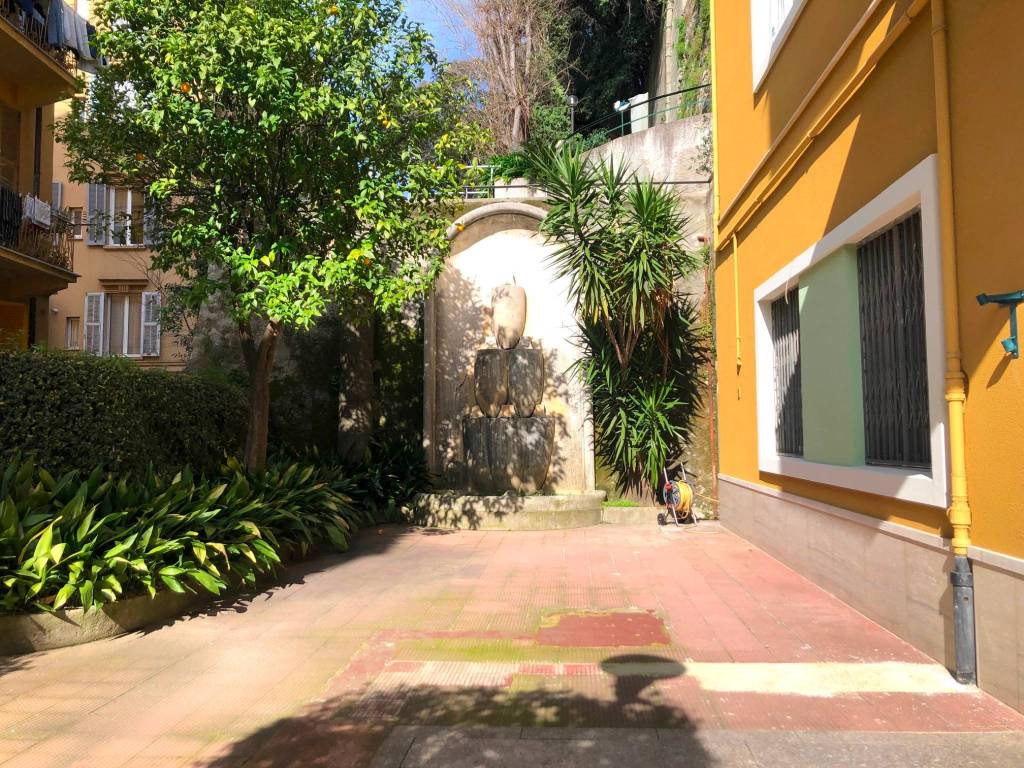 Appartamento a Genova in Via Peschiera, 32 - Foto 1