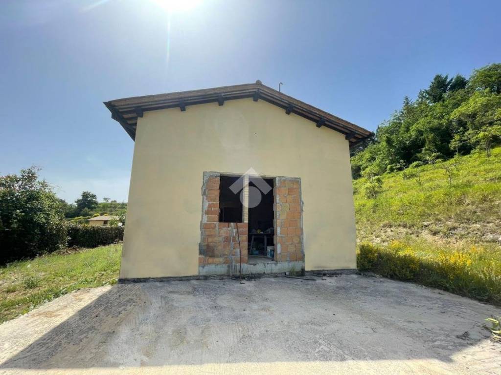 Casa indipendente a Gubbio in Via Loc.Monteluiano - Foto 2
