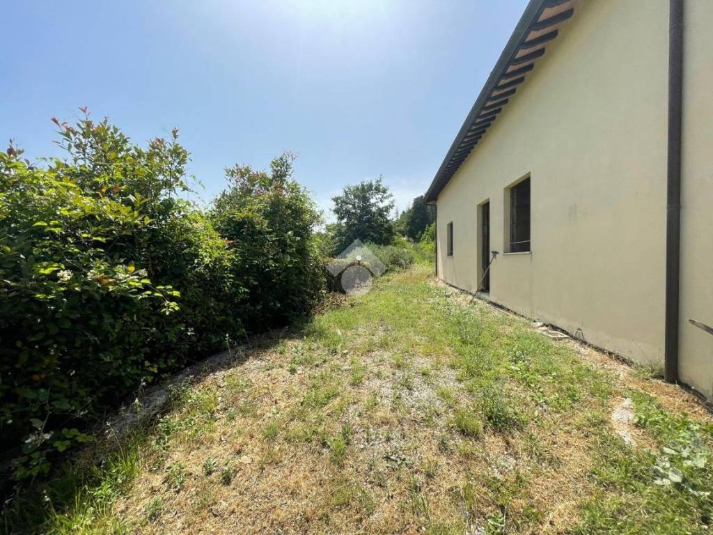 Casa indipendente a Gubbio in Via Loc.Monteluiano - Foto 4