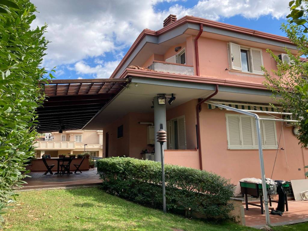 Villa a Caserta in Via Martiri delle Foibe - Foto 2