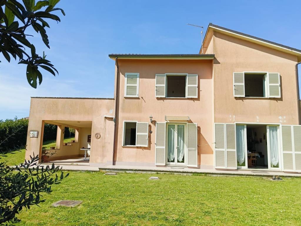 Villa a Ronciglione in Viale Padre Mariano da Torino - Foto 3