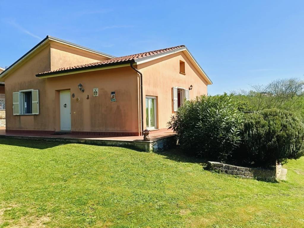 Villa a Ronciglione in Viale Padre Mariano da Torino - Foto 4