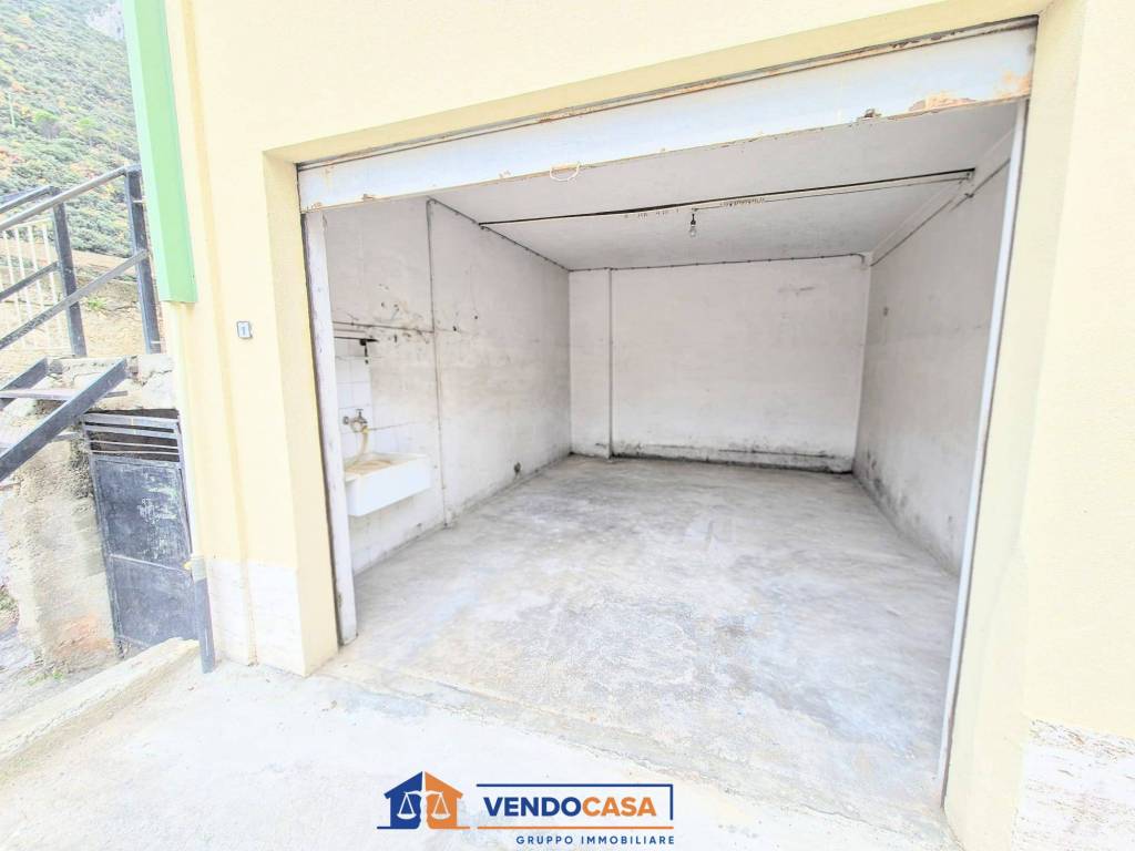Box / garage a Finale ligure in Via Camillo Sbarbaro - Foto 2