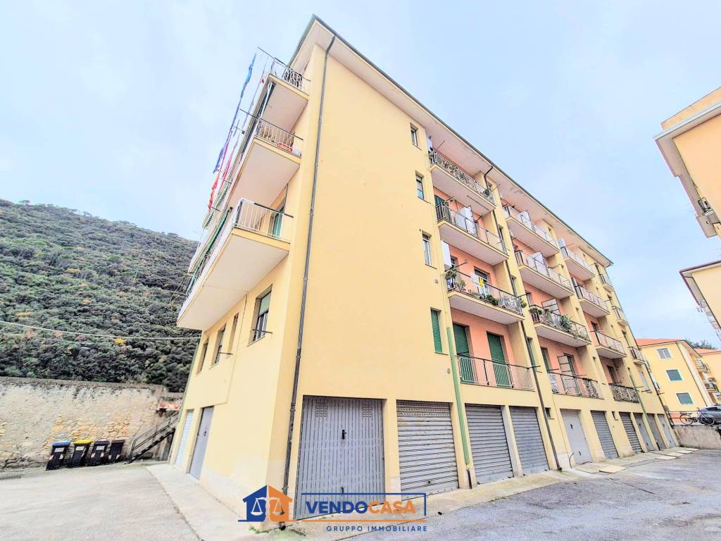 Box / garage a Finale ligure in Via Camillo Sbarbaro - Foto 3